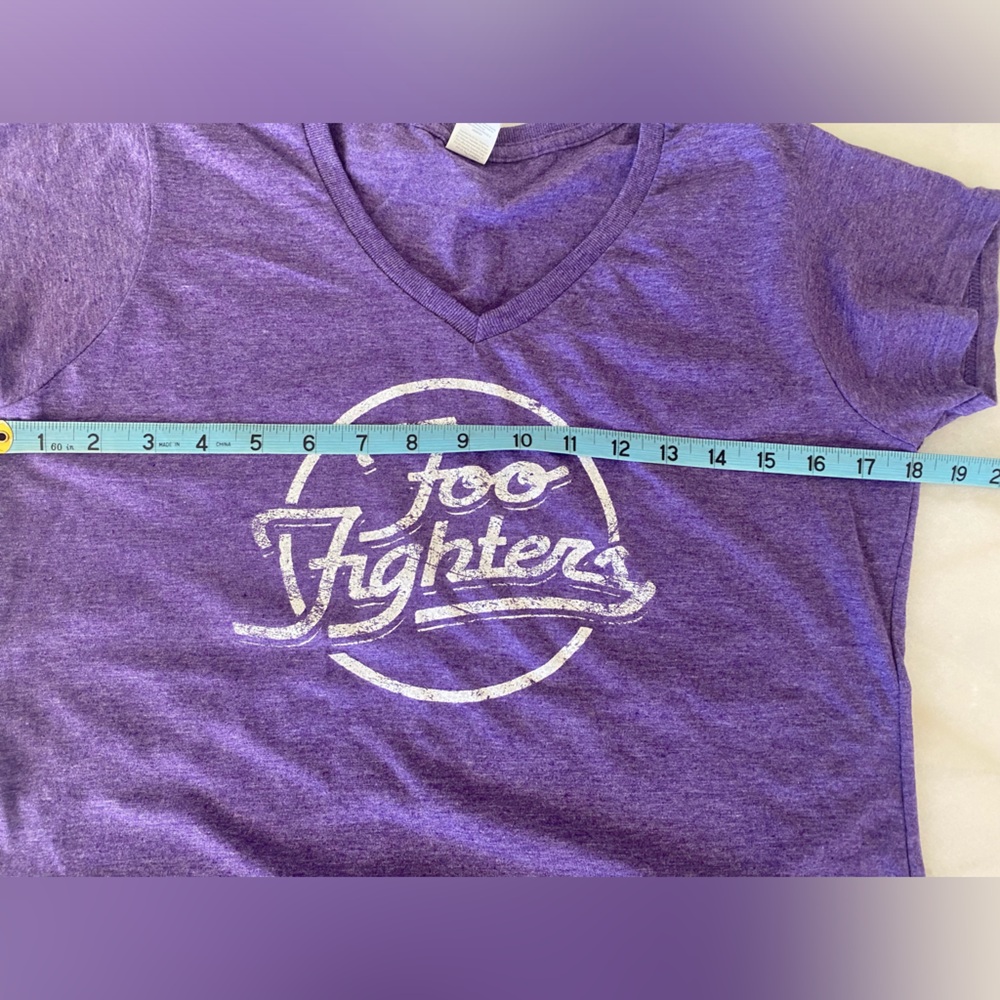 Foo Fighters concert t shirt. Broken leg tour - Picture 5 of 6